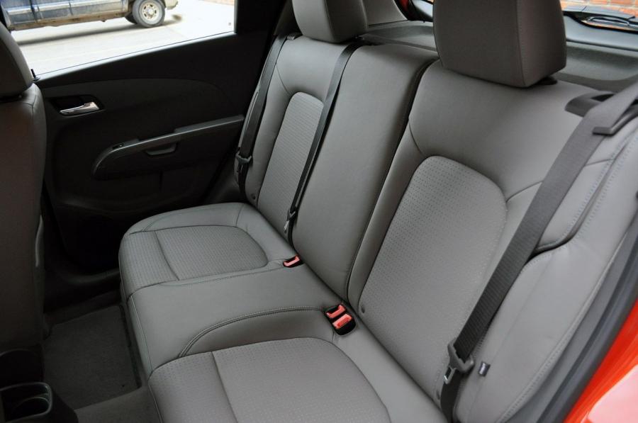  Chevrolet Sonic LTZ 2012 года  (фото 11 из 48)